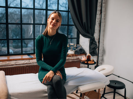 Wie passt man die Höhe der Massageliege an die Körpergröße des Therapeuten an?