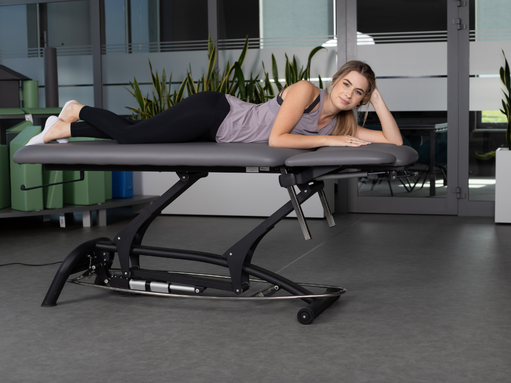 Elektrische Massageliege: Platzersparnis durch innovative Lösungen