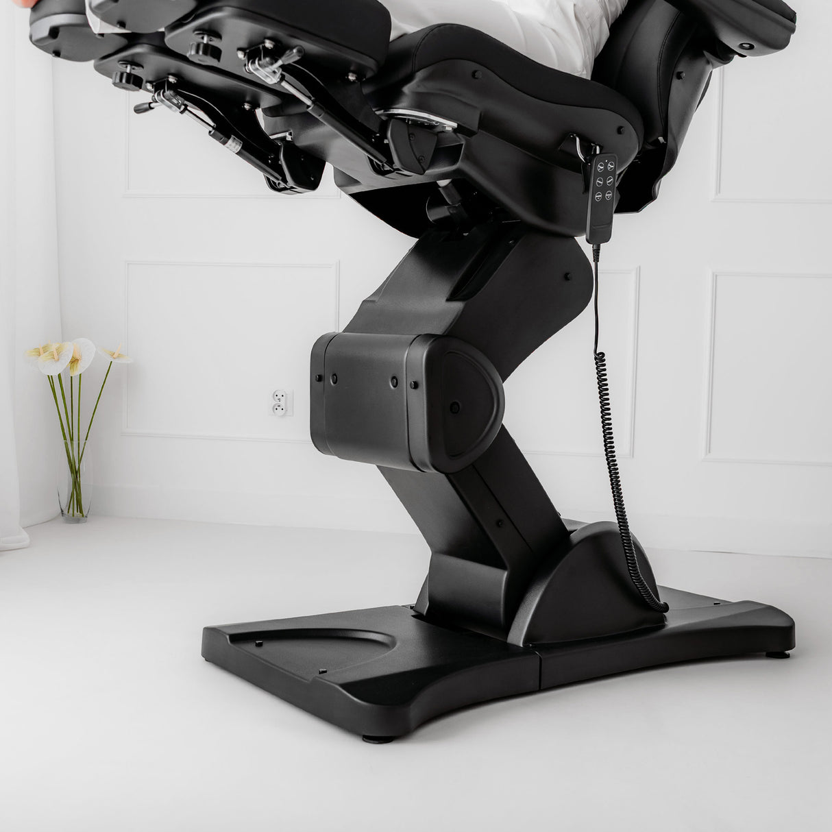 Kosmetikliege Elektrisch Sorina PRO 7 | Kosmetiksessel mit elektrischer Verstellung | 4 Motoren | Wiegefunktion | 3 Jahre Garantie