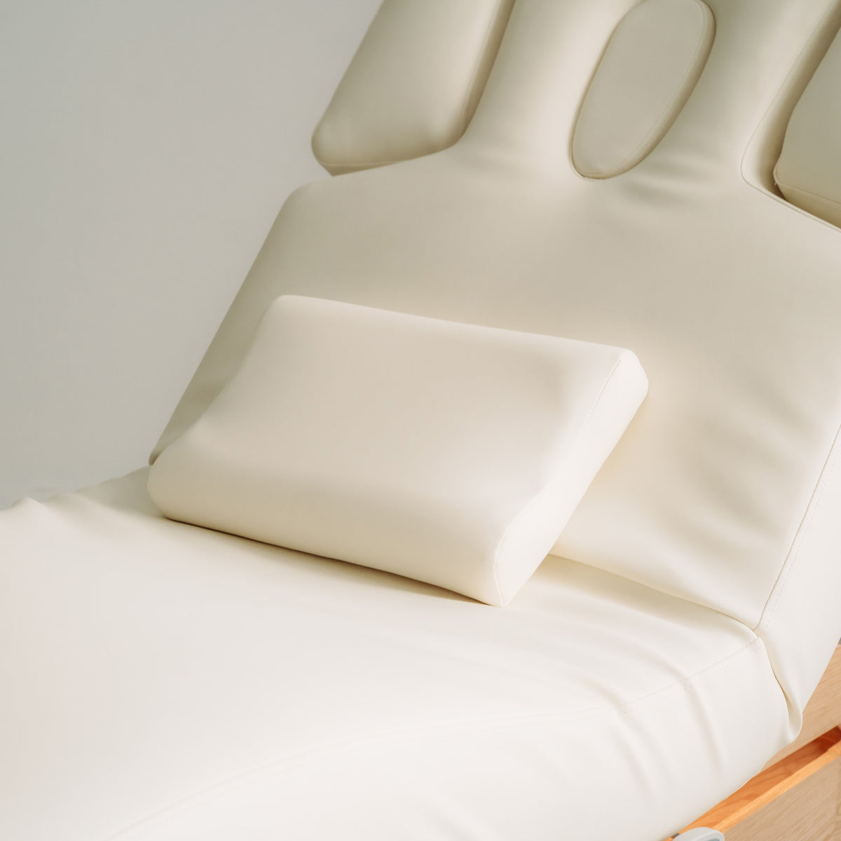 Vellia – elektrische SPA-Liege mit Heizung und Stauraum | Habys