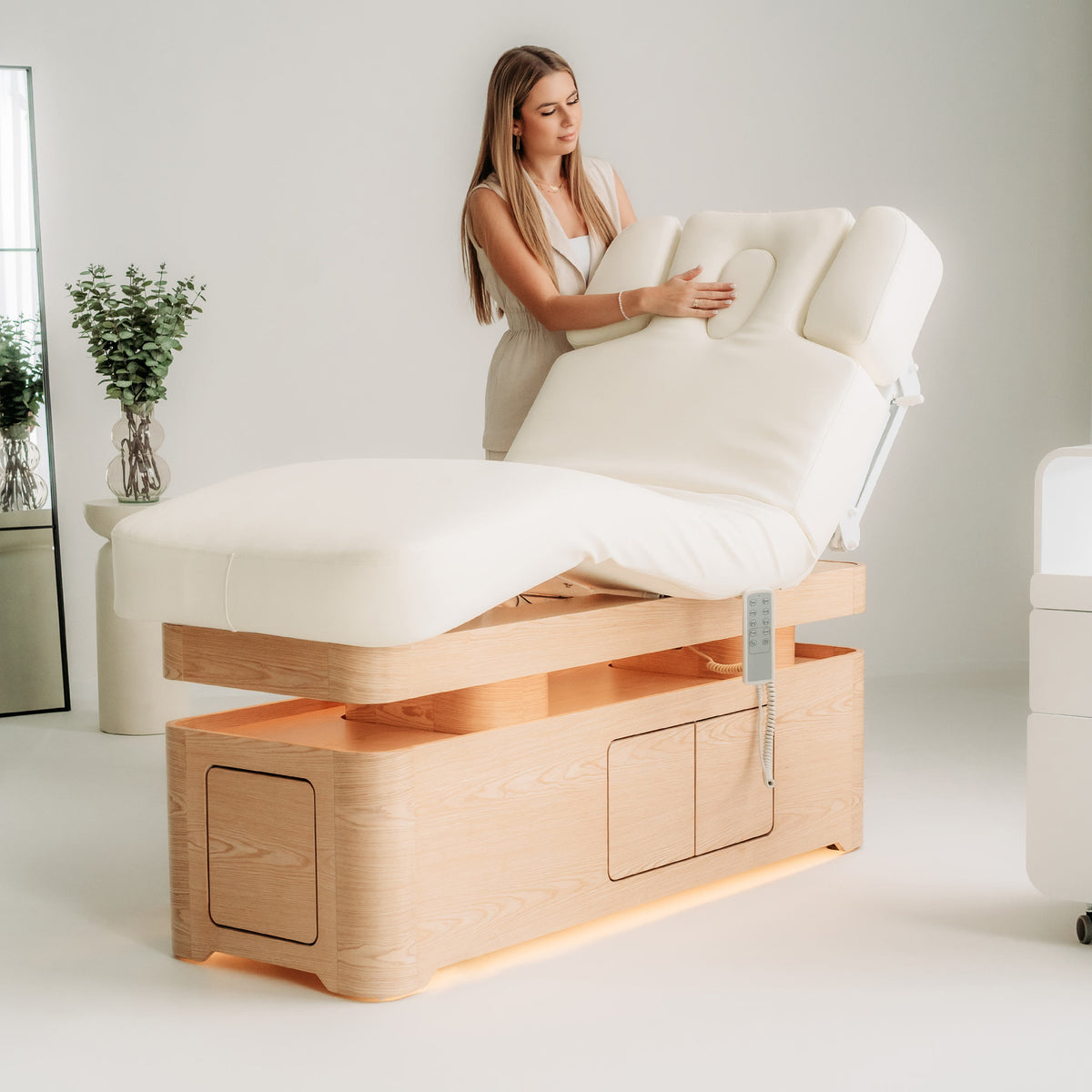 Vellia – elektrische SPA-Liege mit Heizung und Stauraum | Habys