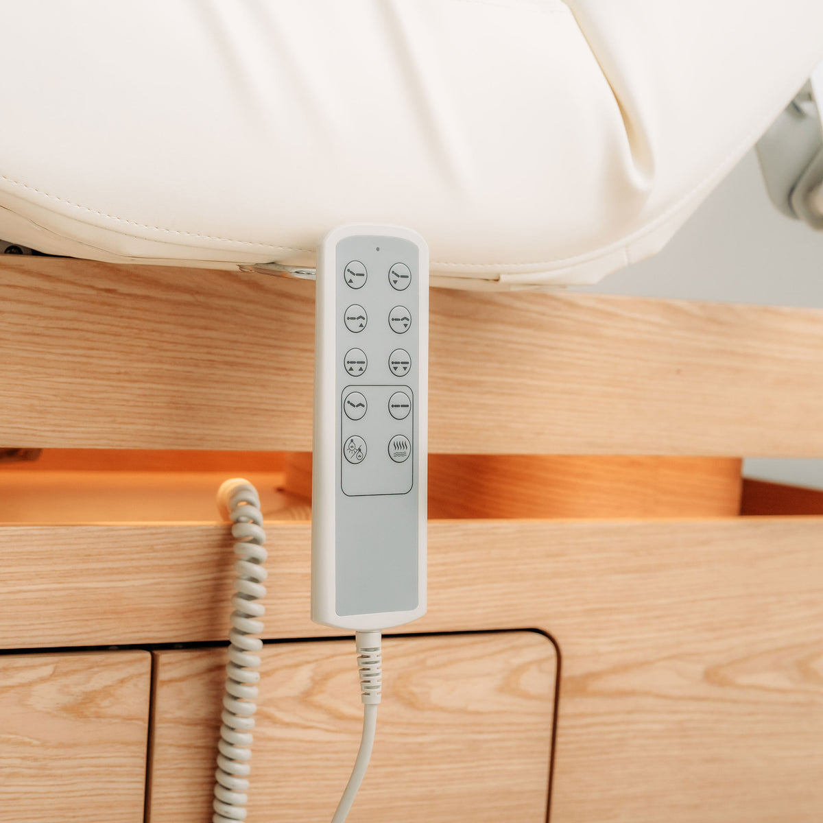 Vellia – elektrische SPA-Liege mit Heizung und Stauraum | Habys