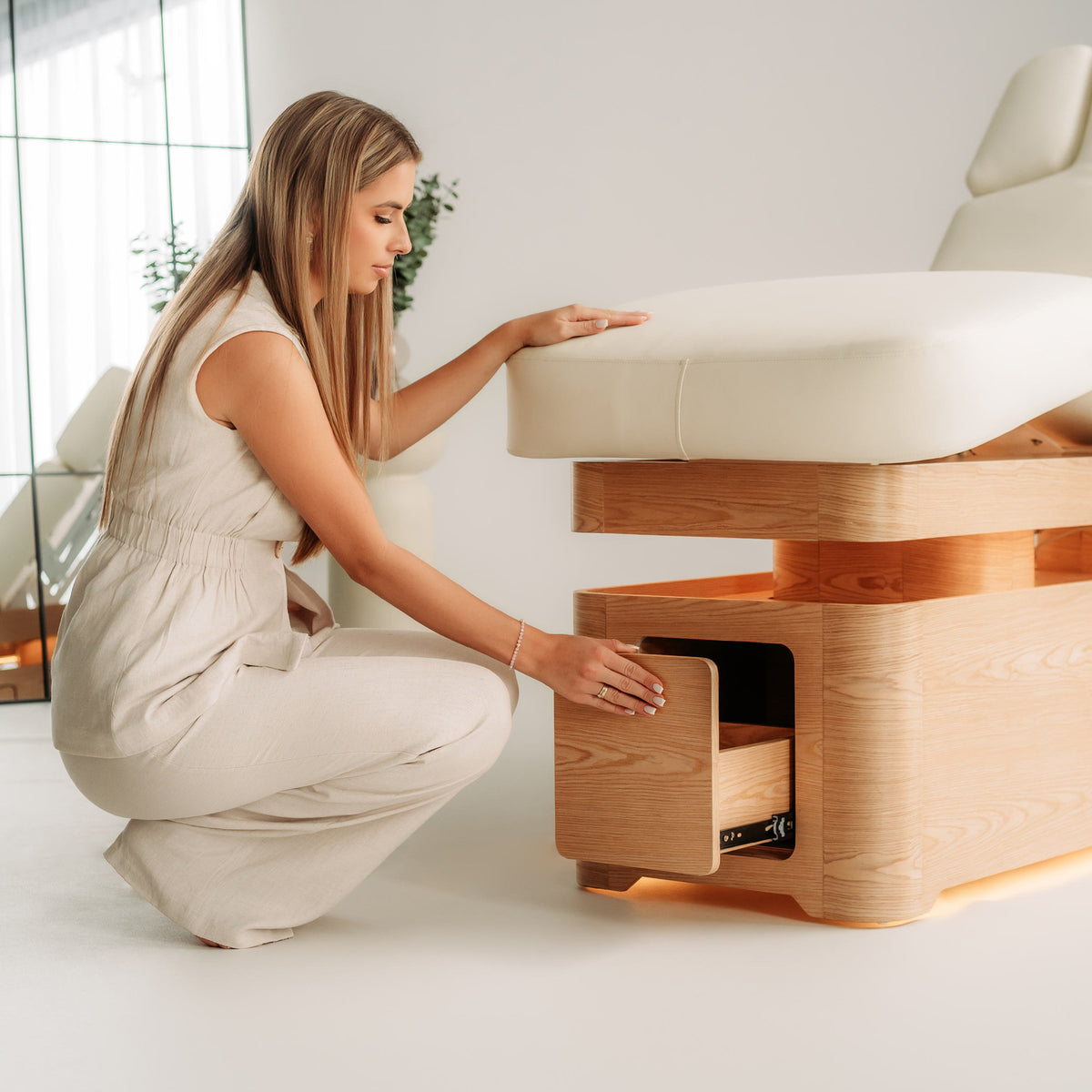 Vellia – elektrische SPA-Liege mit Heizung und Stauraum | Habys