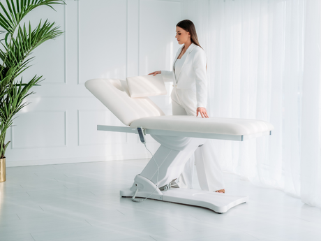 Kosmetikliege elektrisch – wie wählt man ein Modell, das zu den durchgeführten Behandlungen passt?