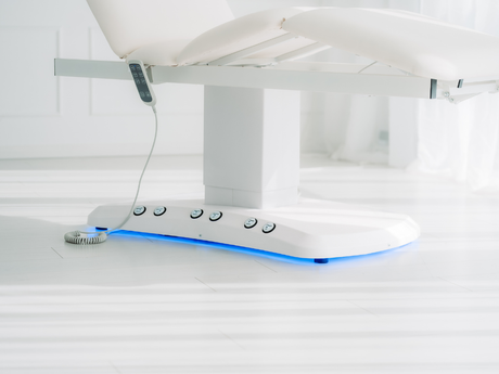 Kosmetikliege elektrisch – Regulierung als Fundament von Ergonomie und Behandlungsqualität im Kosmetikinstitut