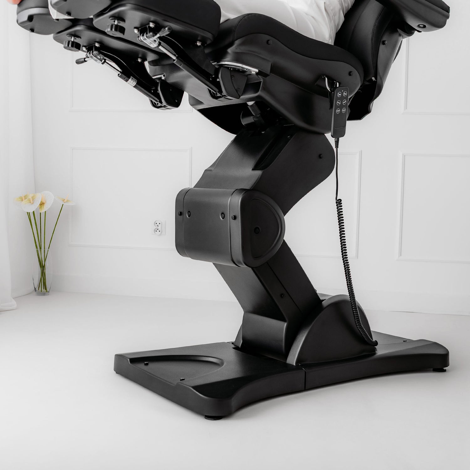 Kosmetikliege Elektrisch Sorina PRO 7 | Kosmetiksessel mit elektrischer Verstellung | 4 Motoren | Wiegefunktion | 3 Jahre Garantie