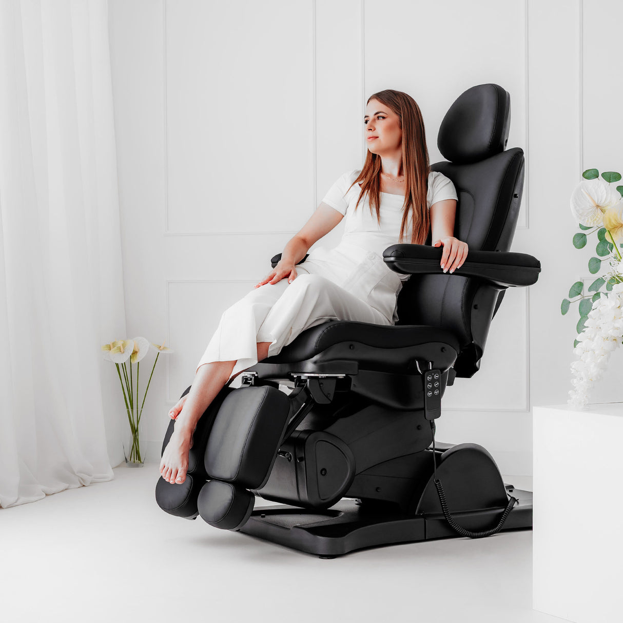 Kosmetikliege Elektrisch Sorina PRO 7 | Kosmetiksessel mit elektrischer Verstellung | 4 Motoren | Wiegefunktion | 3 Jahre Garantie