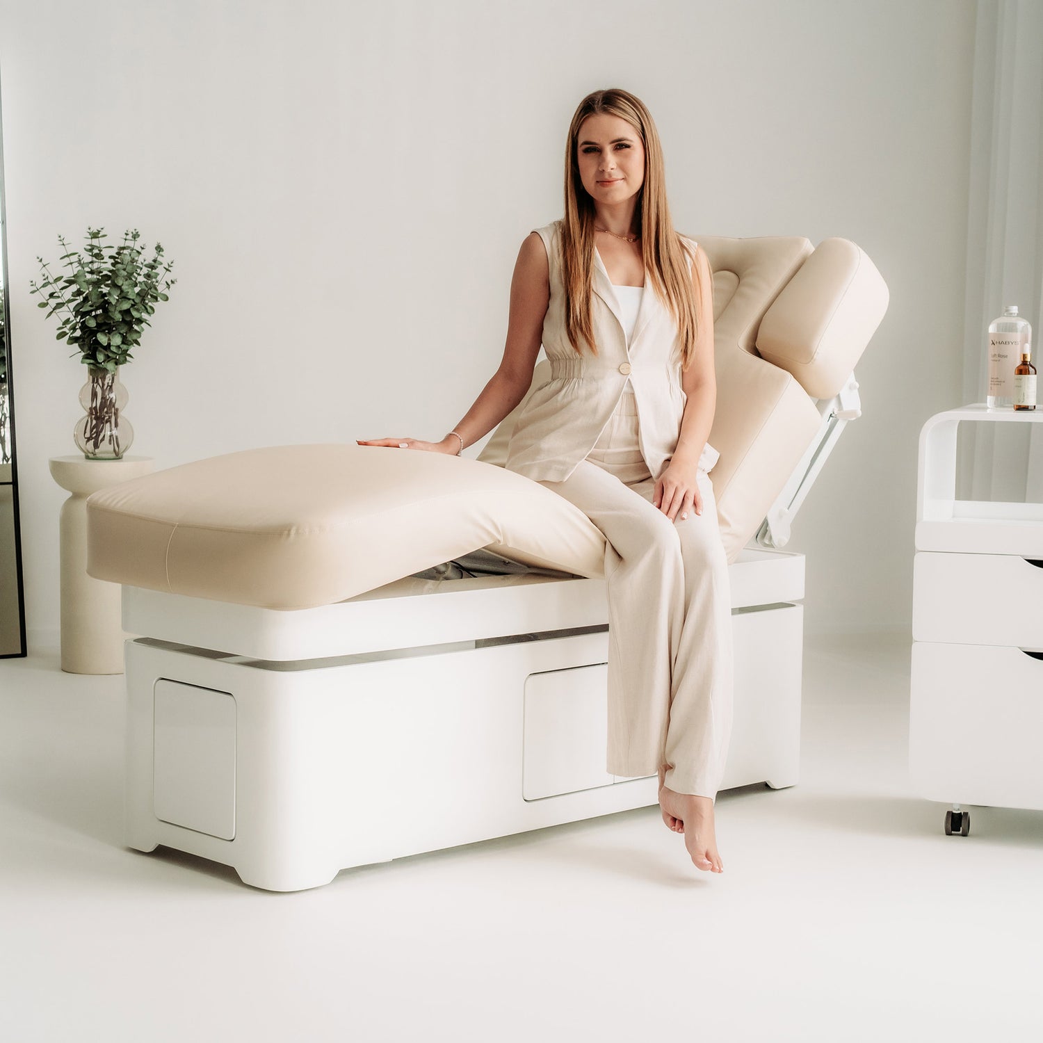 Vellia – elektrische SPA-Liege mit Heizung und Stauraum | Habys