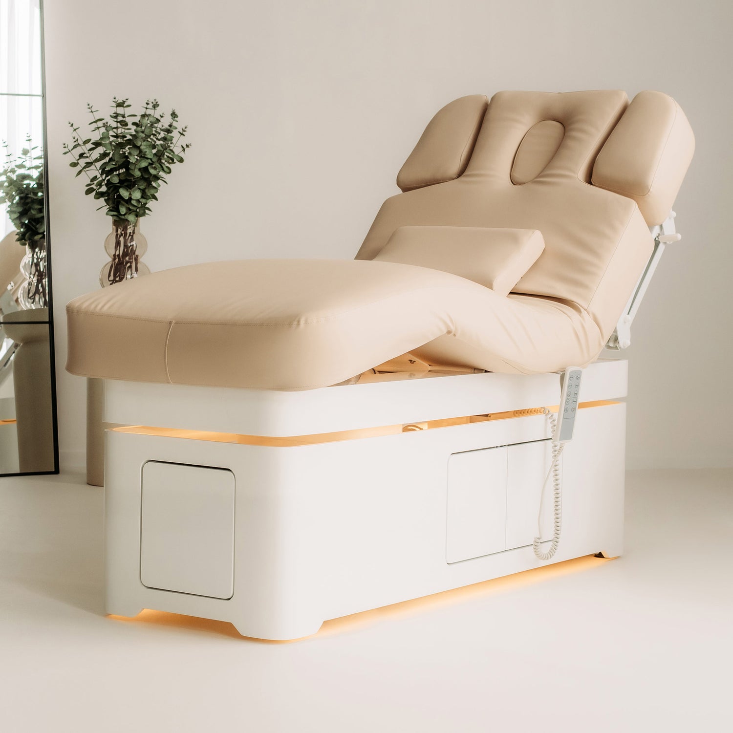 Vellia – elektrische SPA-Liege mit Heizung und Stauraum | Habys