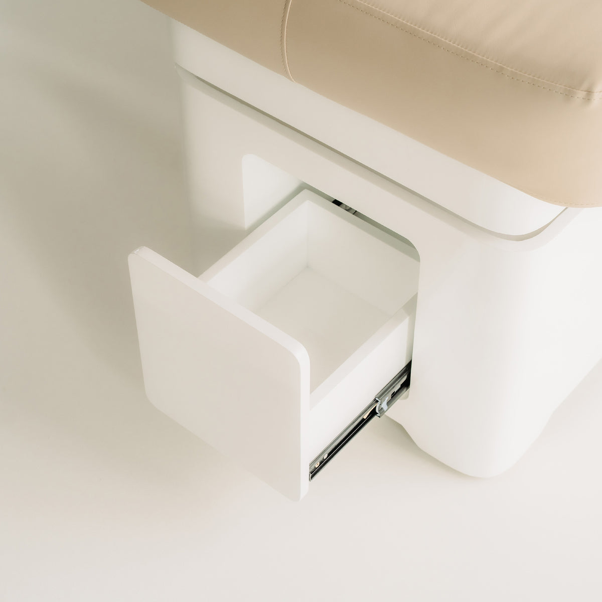 Vellia – elektrische SPA-Liege mit Heizung und Stauraum | Habys