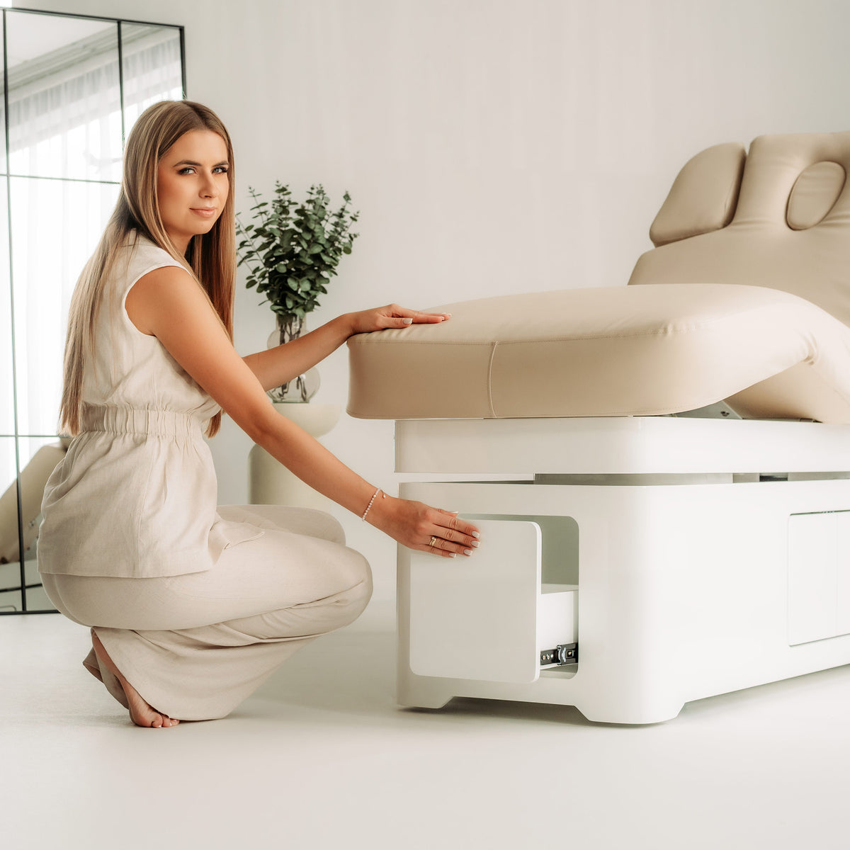 Vellia – elektrische SPA-Liege mit Heizung und Stauraum | Habys