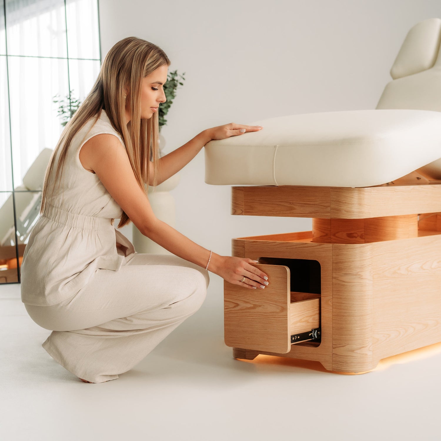 Vellia – elektrische SPA-Liege mit Heizung und Stauraum | Habys
