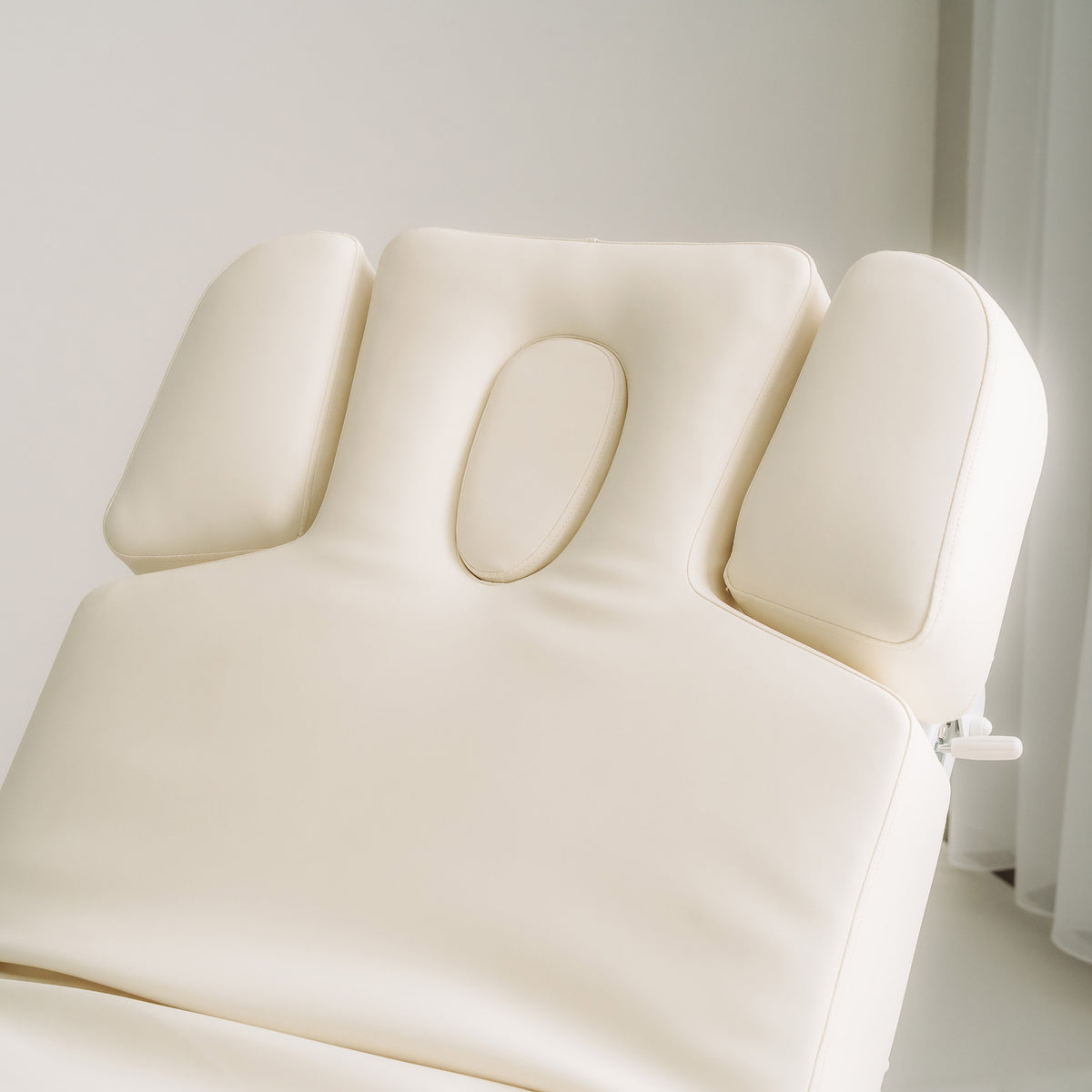 Vellia – elektrische SPA-Liege mit Heizung und Stauraum | Habys