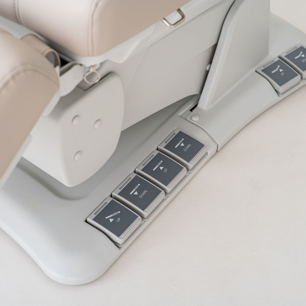 Habys Elektrischer Podologiestuhl Evia Lift P | Kosmetikliege für Podologie, Pediküre, Praxen für ästhetische Medizin sowie Kosmetik- und Beautysalons | 3 Jahre Garantie