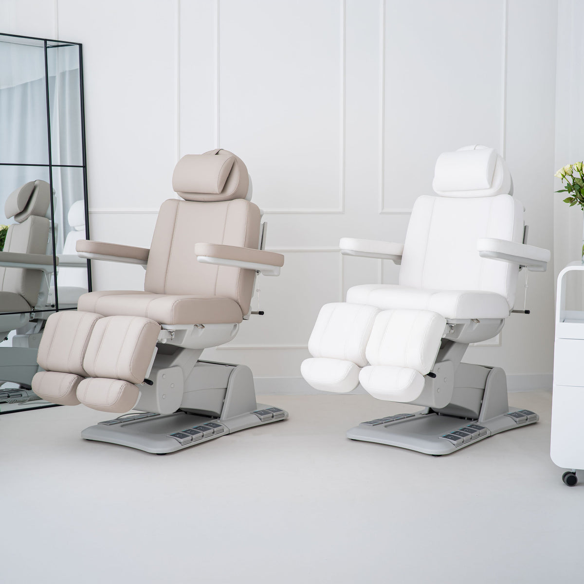 Habys Elektrischer Podologiestuhl Evia Lift P | Kosmetikliege für Podologie, Pediküre, Praxen für ästhetische Medizin sowie Kosmetik- und Beautysalons | 3 Jahre Garantie