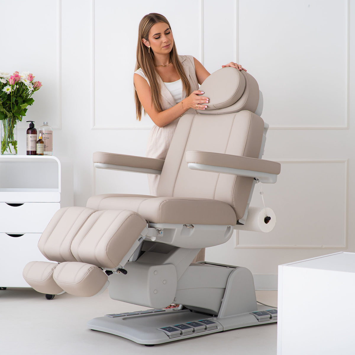 Habys Elektrischer Podologiestuhl Evia Lift P | Kosmetikliege für Podologie, Pediküre, Praxen für ästhetische Medizin sowie Kosmetik- und Beautysalons | 3 Jahre Garantie