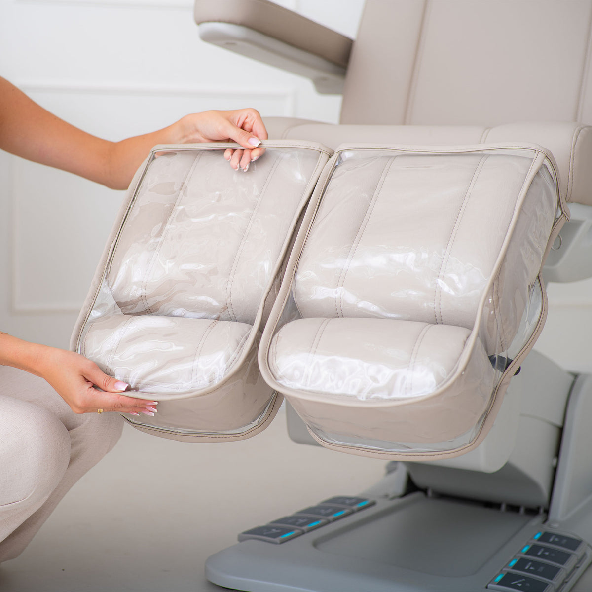 Habys Elektrischer Podologiestuhl Evia Lift P | Kosmetikliege für Podologie, Pediküre, Praxen für ästhetische Medizin sowie Kosmetik- und Beautysalons | 3 Jahre Garantie