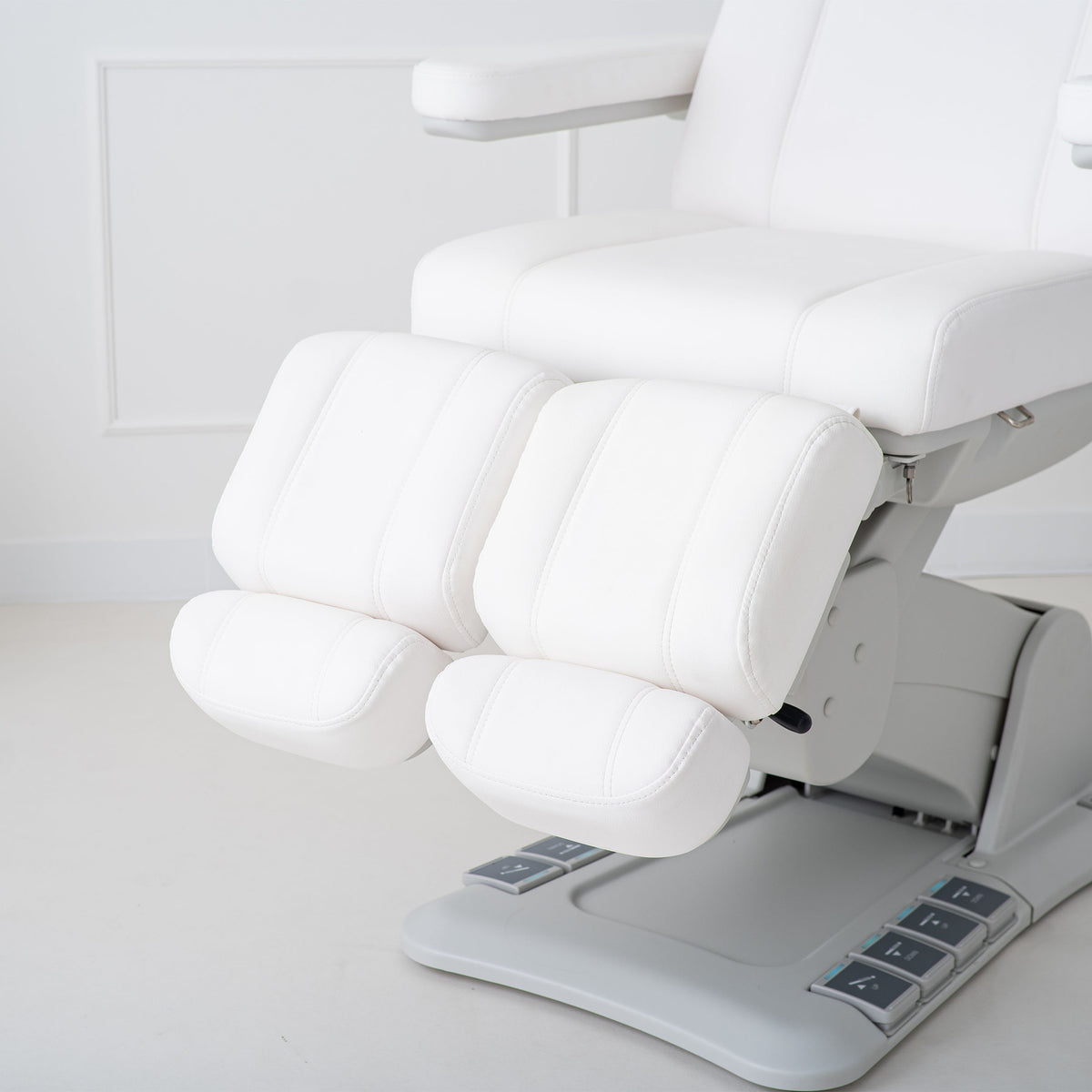 Habys Elektrischer Podologiestuhl Evia Lift P | Kosmetikliege für Podologie, Pediküre, Praxen für ästhetische Medizin sowie Kosmetik- und Beautysalons | 3 Jahre Garantie