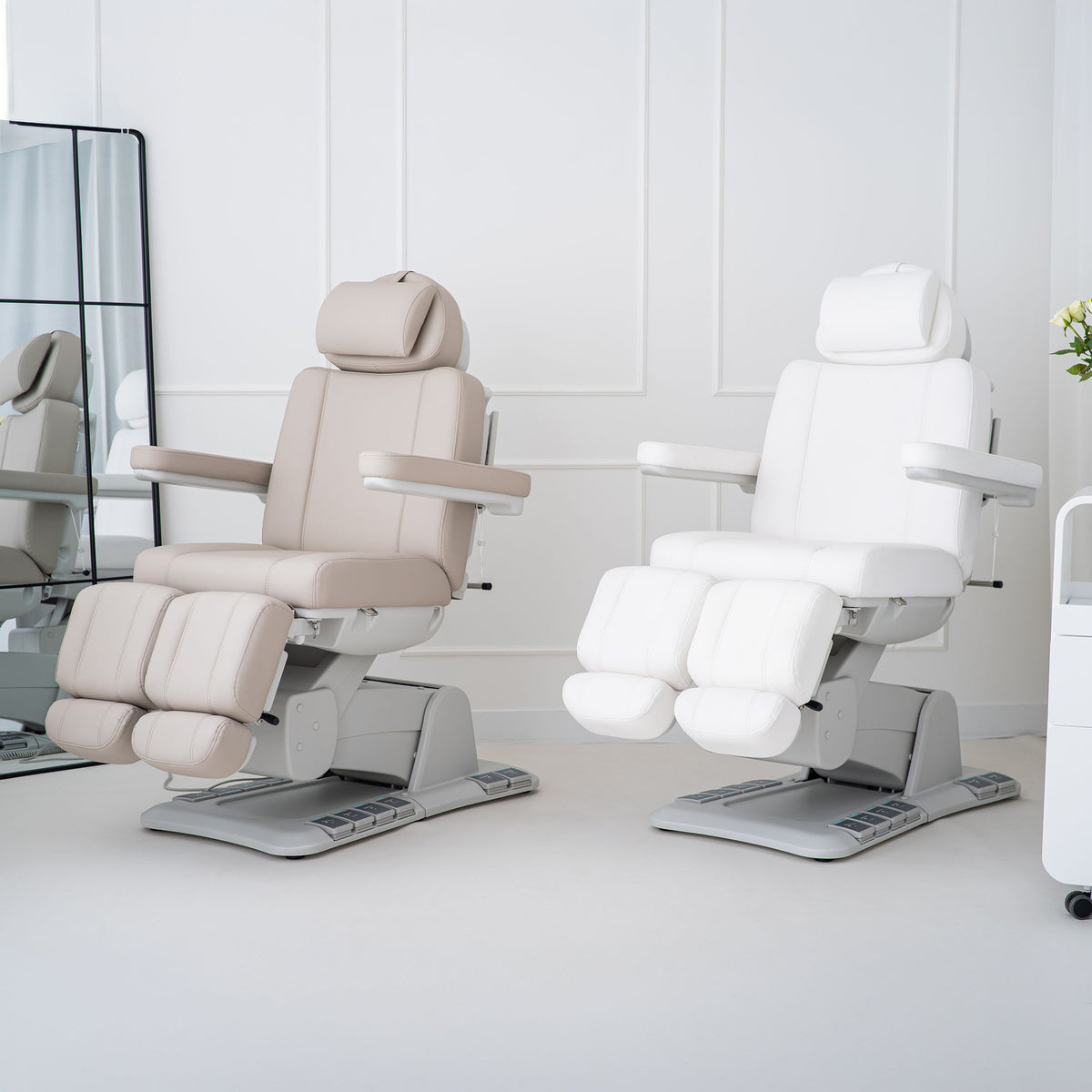 Habys Elektrischer Podologiestuhl Evia Lift P | Kosmetikliege für Podologie, Pediküre, Praxen für ästhetische Medizin sowie Kosmetik- und Beautysalons | 3 Jahre Garantie
