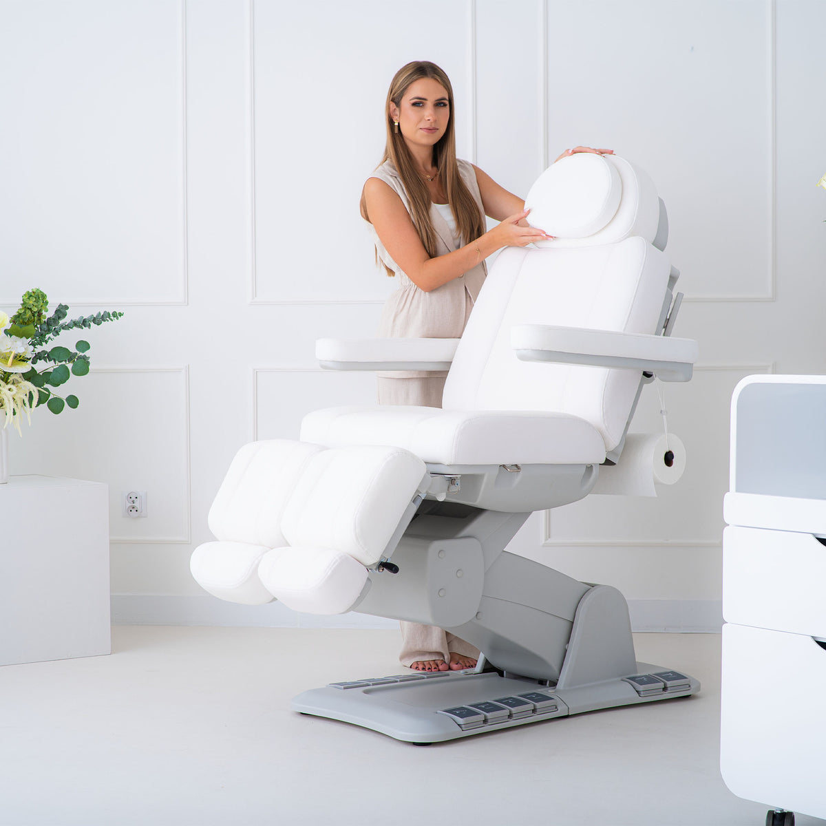 Habys Elektrischer Podologiestuhl Evia Lift P | Kosmetikliege für Podologie, Pediküre, Praxen für ästhetische Medizin sowie Kosmetik- und Beautysalons | 3 Jahre Garantie